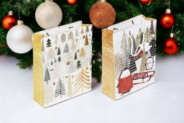 Yılbaşı Yeniyıl Karton Çanta Altın Varak Baskılı 26x32x10 Cm 2 Adet