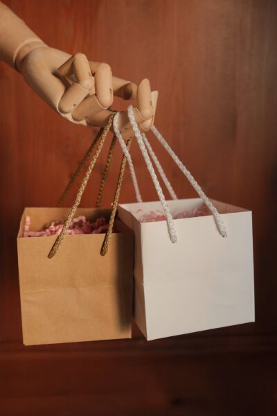 Beyaz Karton Pasta Çanta, 10'lu Paket - Kare Taban, Körüklü, İpli Hediye Taşıma Çantası, 10x10x10 Cm