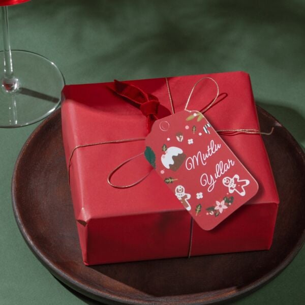 Yılbaşı Mutlu Yıllar Yazılı Hediye Etiketi, Yeniyıl Paketleme Kartı, 50 Adet-4,5x7.5Cm, Kırmızı