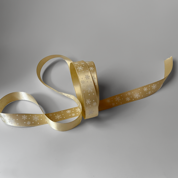 Yılbaşı Temalı Saten Kurdele, Beyaz Kar Desenli Hediye Paketleme Şeridi, Krem, 2 Cm x 20M