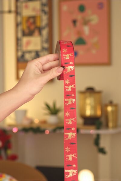 Yılbaşı Grogren Kırmızı Kurdele – Geyik Desenli Hediye Paketleme, Hobi Süsleme Şeridi, 4 Cm - 18 M