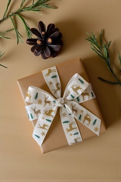 Yılbaşı Grogren Beyaz Kurdele – Geyik Desenli Hediye Paketleme, Hobi Süsleme Şeridi, 4 Cm - 18 M